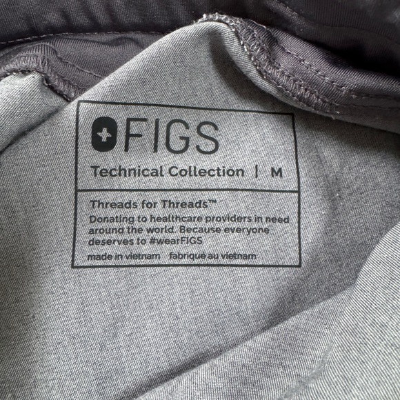 FIGS Scrub Set – Catarina Top + Joggers | Women’s Medium Graphite Gray - Picture 12 of 14